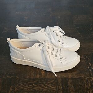 Vionic Women's Classic White Sneakers